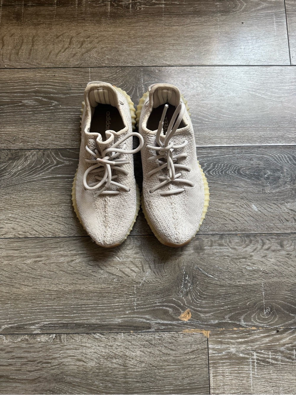 Adidas Yeezy sesame. Used once


No box - Picture 4 of 4